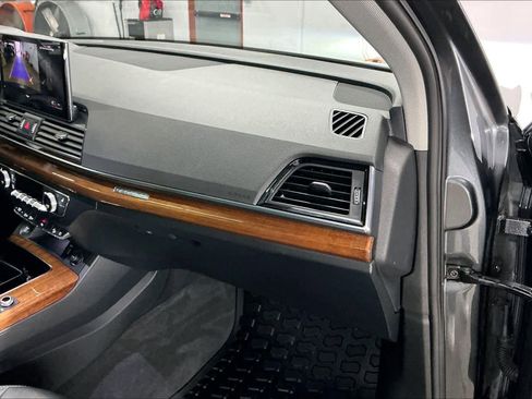 Used 2023 Audi Q5 2.0T Premium w/ Convenience Package image 18