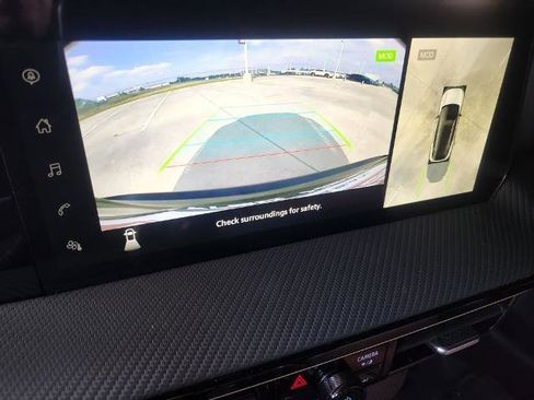 Certified 2025 Nissan Kicks SR image 18