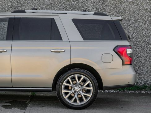 Used 2018 Ford Expedition Limited w/ Equipment Group 302A AWD/4WD image 14
