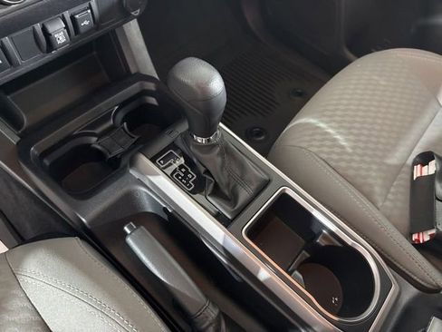 Used 2022 Toyota Tacoma SR5 w/ Technology Package RWD image 19