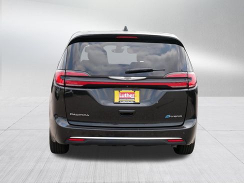 Used 2023 Chrysler Pacifica Touring-L FWD image 6