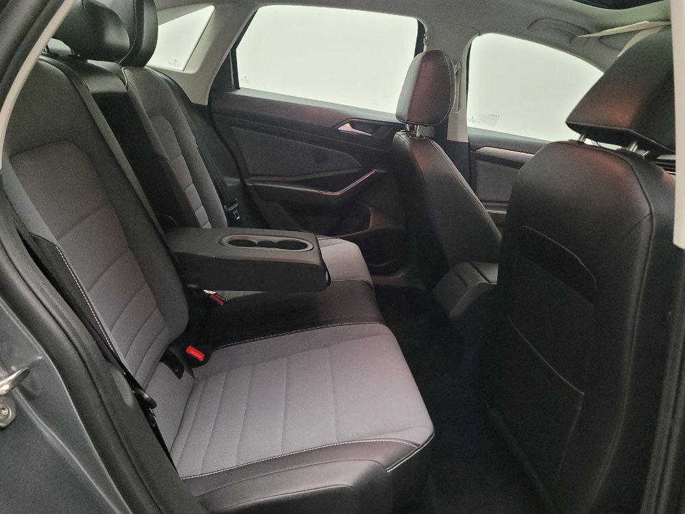 Used 2025 Volkswagen Jetta SE FWD image 19