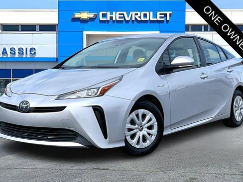Used 2019 Toyota Prius LE image 3