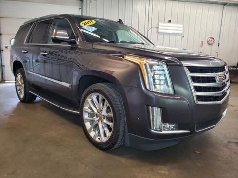 Used 2017 Cadillac Escalade Luxury AWD/4WD image 2