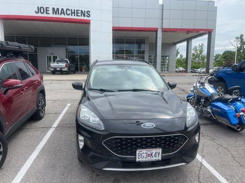 Used 2020 Ford Escape Titanium AWD/4WD image 2
