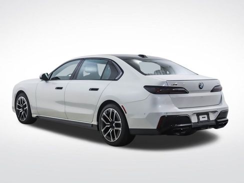 Used 2025 BMW 760i xDrive AWD/4WD image 3