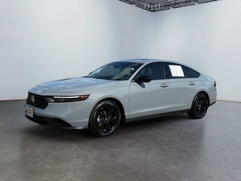 Used 2025 Honda Accord SE image 7