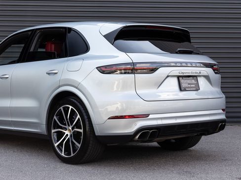 Certified 2023 Porsche Cayenne Turbo S AWD/4WD image 11