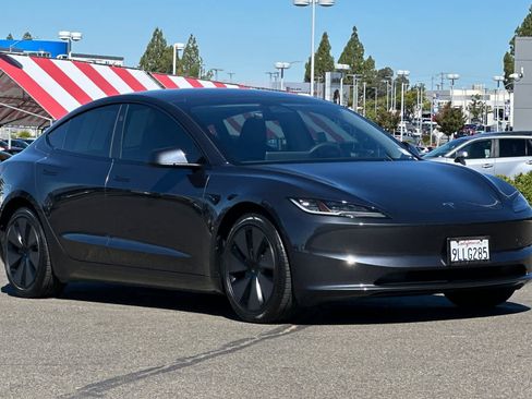 Used 2024 Tesla Model 3 Standard Range RWD image 5