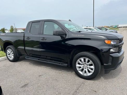 Used 2020 Chevrolet Silverado 1500 Custom w/ Custom Value Package AWD/4WD image 4