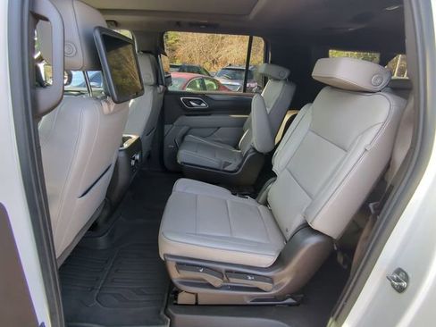 Used 2021 GMC Yukon XL SLT w/ SLT Premium Package image 45