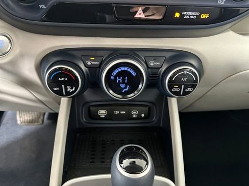 Certified 2023 Hyundai Venue Limited image 23