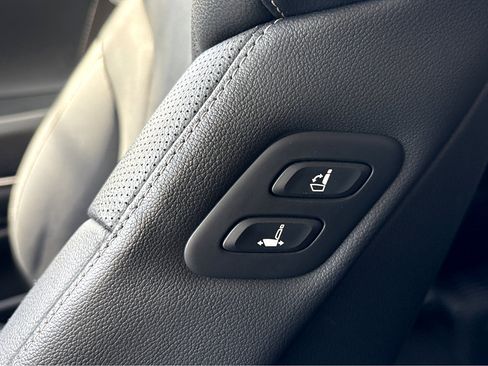 Used 2024 Genesis GV80 2.5T image 37