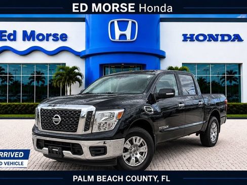 Used 2017 Nissan Titan SV RWD image 1