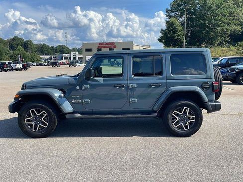 Used 2024 Jeep Wrangler Unlimited Sahara AWD/4WD image 5