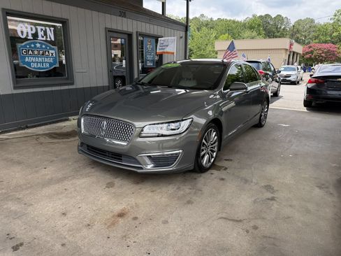 Used 2017 Lincoln MKZ Premiere FWD image 1