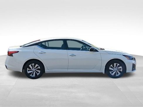 Certified 2025 Nissan Altima 2.5 S FWD image 8