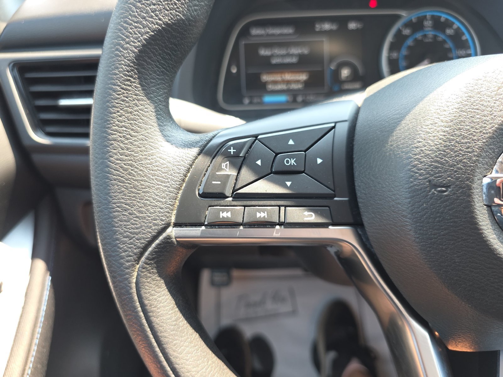 Used 2022 Nissan Leaf S FWD image 17