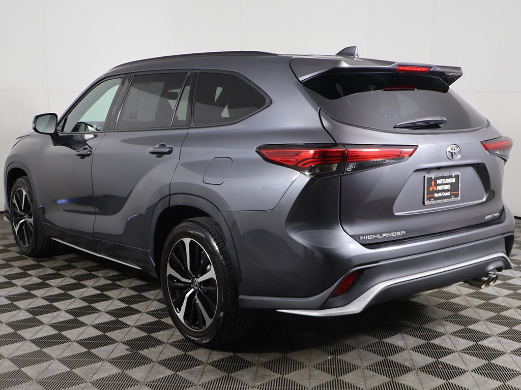 Used 2021 Toyota Highlander XSE AWD/4WD image 10