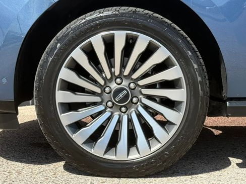 Used 2020 Lincoln Navigator Reserve w/ Luxury Package AWD/4WD image 28