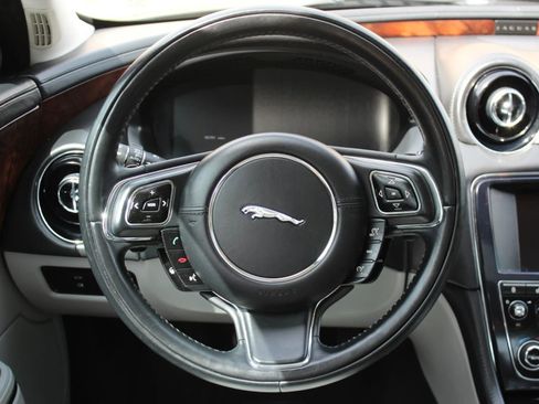 Used 2013 Jaguar XJ AWD image 23