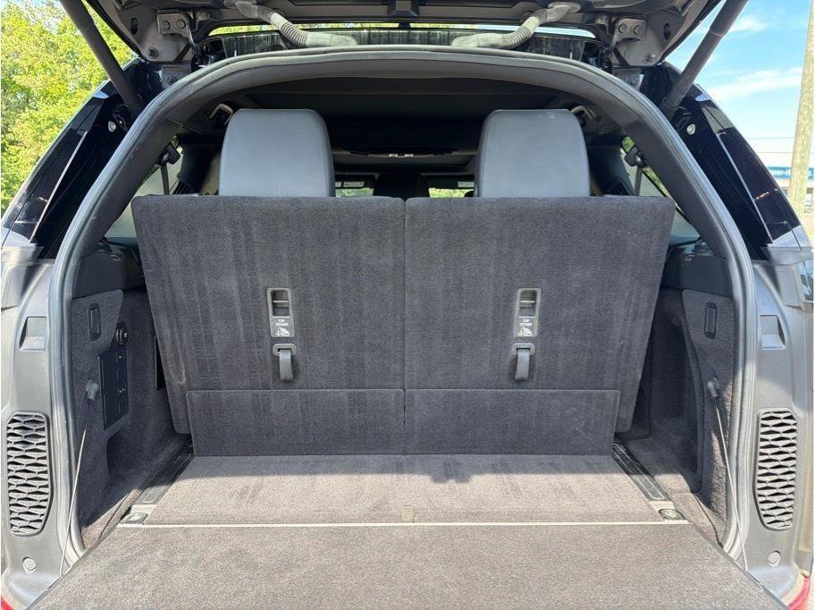 Used 2019 Land Rover Discovery SE AWD/4WD image 8
