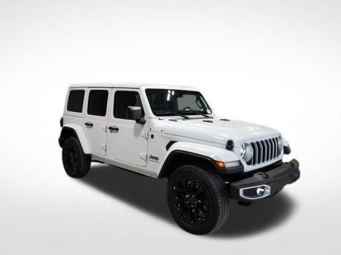 Used 2025 Jeep Wrangler Unlimited Sahara w/ Safety Group image 2