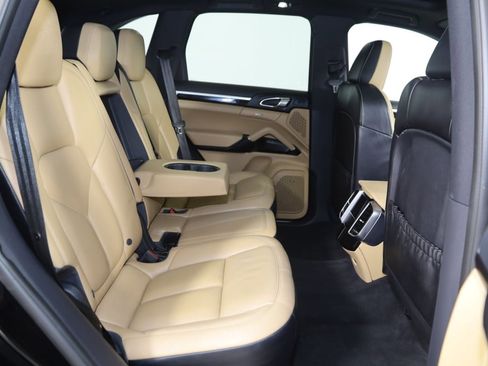 Used 2017 Porsche Cayenne Platinum Edition AWD/4WD image 14