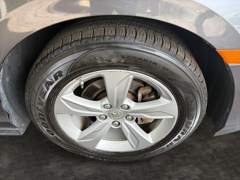 Used 2018 Honda Odyssey EX image 40