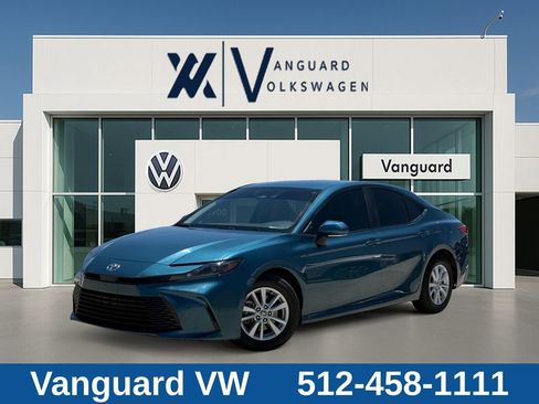 Used 2025 Toyota Camry LE w/ Convenience Package FWD image 1
