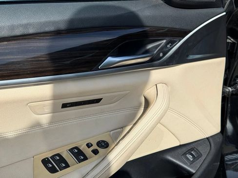 Used 2019 BMW 530i w/ Convenience Package RWD image 12