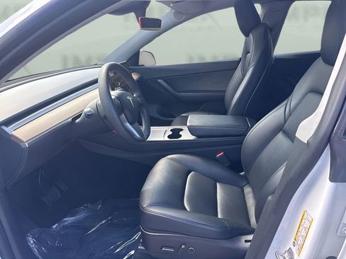 Used 2022 Tesla Model Y Long Range AWD/4WD image 9
