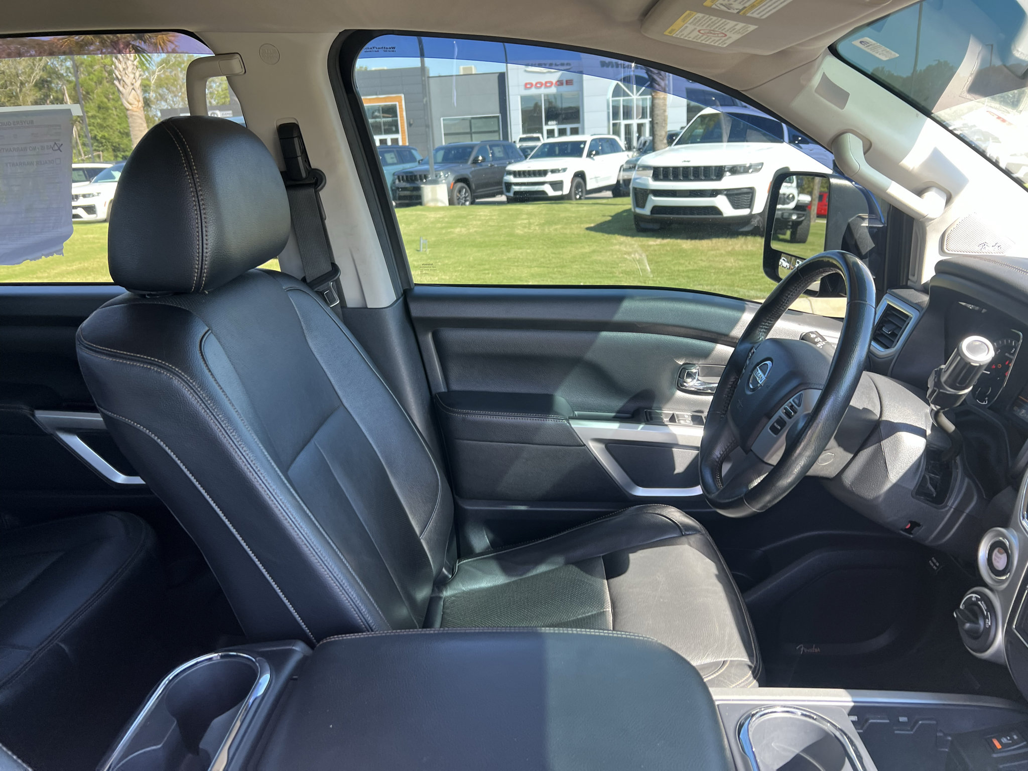 Used 2019 Nissan Titan SL w/ Chrome Package AWD/4WD image 14