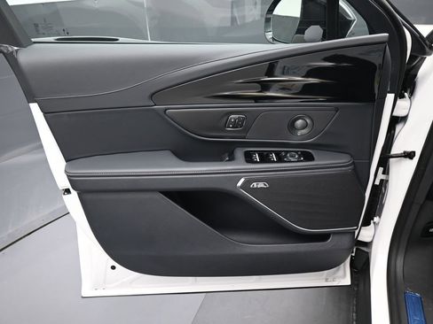 New 2026 Lincoln Nautilus Reserve w/ Jet Appearance Package AWD/4WD image 13