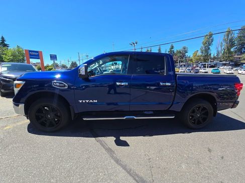 Used 2017 Nissan Titan SL w/ SL Towing Convenience Package AWD/4WD image 4