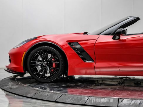 Used 2015 Chevrolet Corvette Z06 w/ 3LZ Preferred Equipment Group image 9