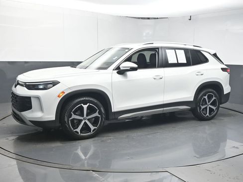 Certified 2025 Volkswagen Tiguan SE image 4