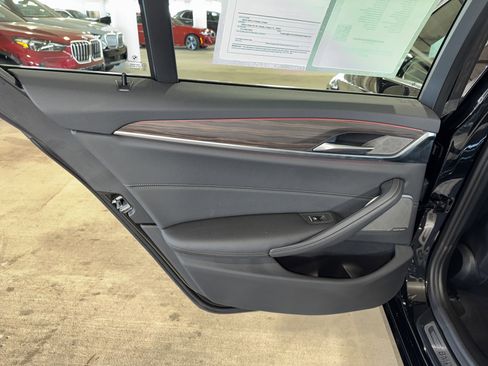 Used 2023 BMW 540i w/ Premium Package image 15