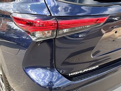 Used 2023 Toyota Highlander XLE FWD image 37