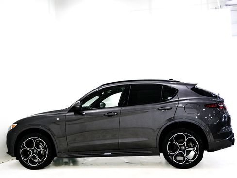 Used 2023 Alfa Romeo Stelvio Ti AWD/4WD image 6