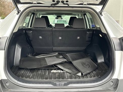 Used 2022 Toyota RAV4 XLE image 5