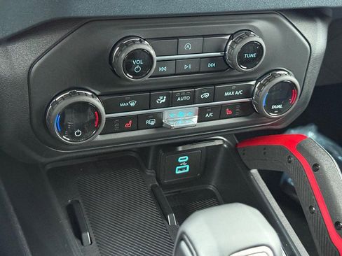 New 2025 Ford Bronco Heritage Edition image 13