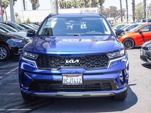 Certified 2022 Kia Sorento S FWD image 2