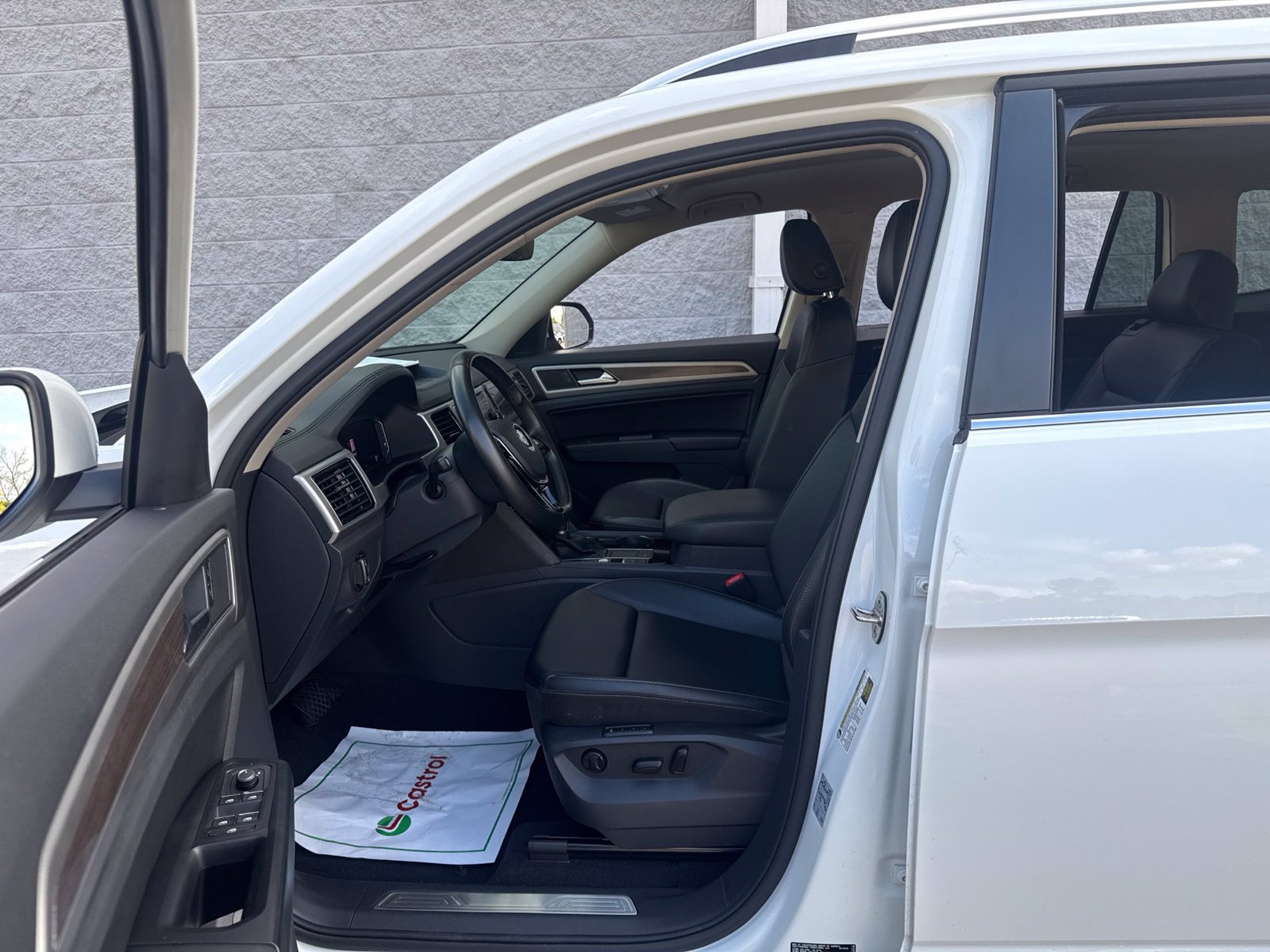 Used 2019 Volkswagen Atlas SEL FWD image 24