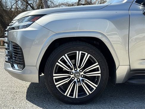 Used 2022 Lexus LX 600 4WD w/ Accessory Package (Z1) image 5