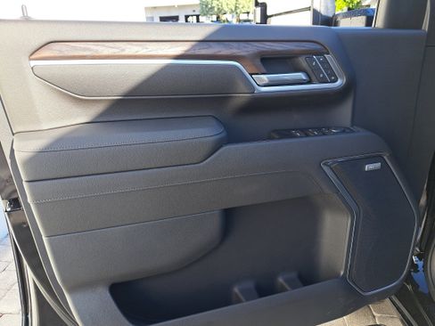 New 2026 GMC Sierra 2500 SLT w/ SLT Premium Package image 17