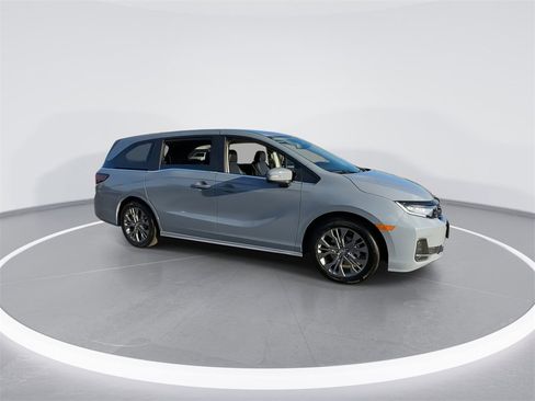 Certified 2025 Honda Odyssey Touring image 17