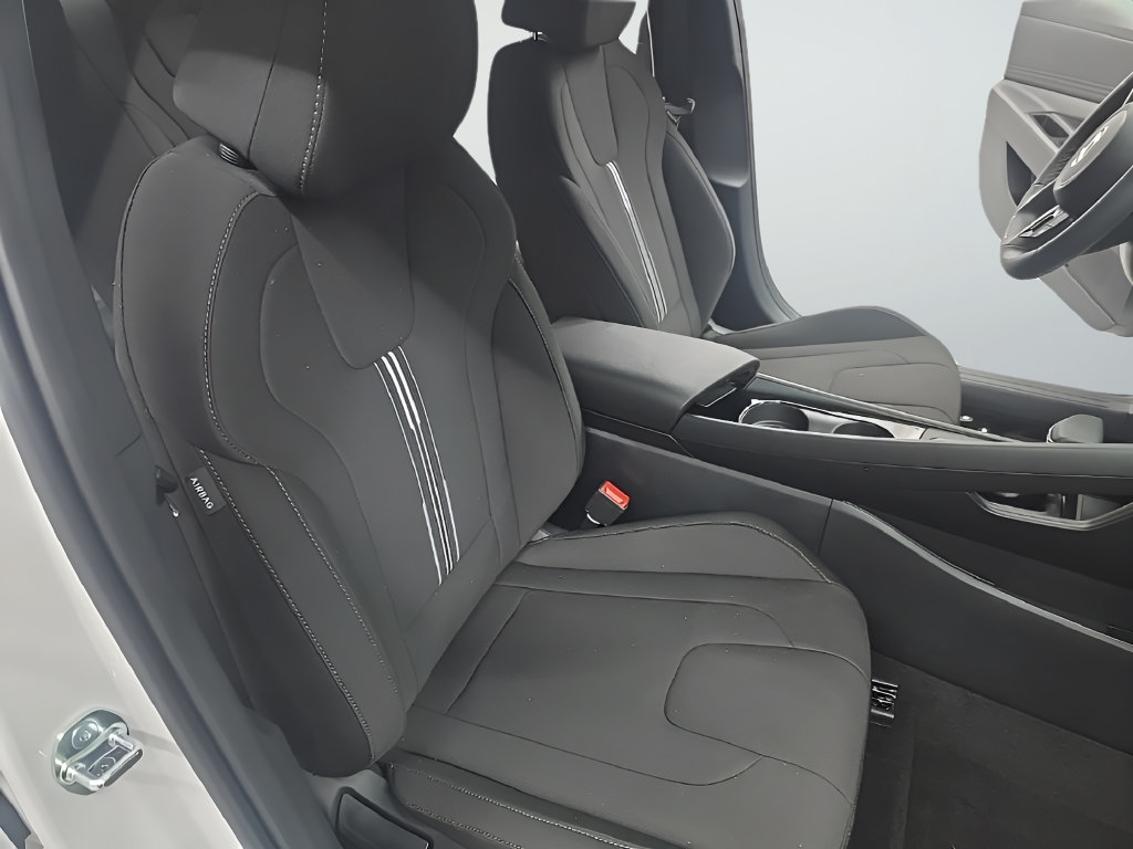 New 2026 Hyundai Elantra SEL FWD image 16