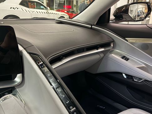 Used 2024 Chevrolet Corvette Stingray Premium Conv w/ Z51 Performance Package image 36