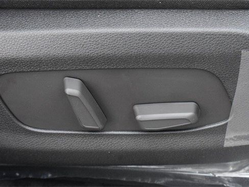 New 2026 Kia Carnival EX image 12